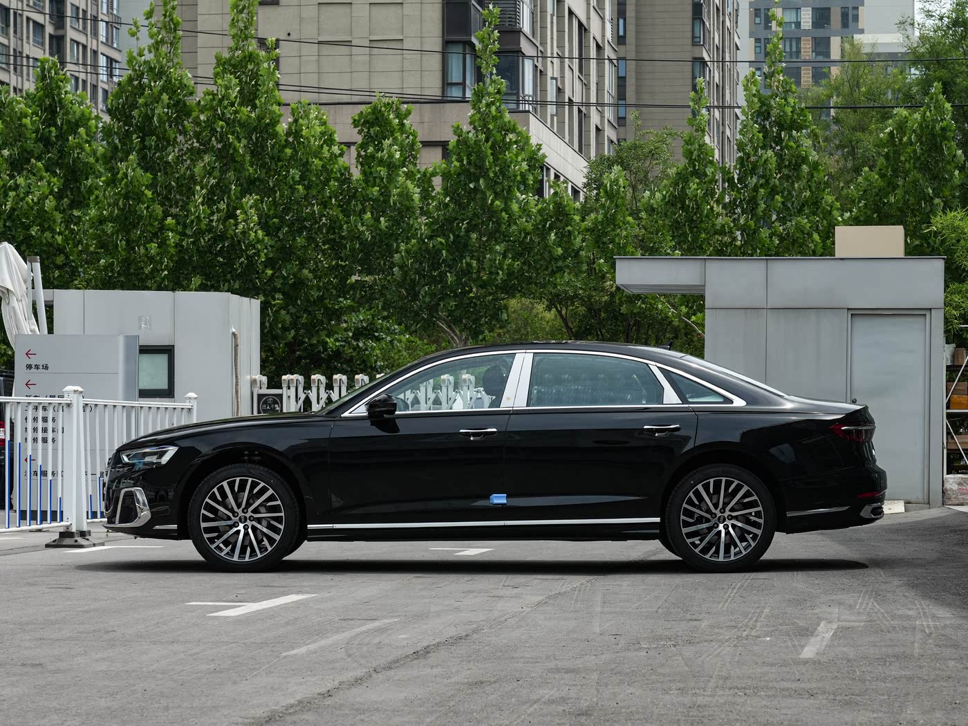 奧迪A8L(4座)租車價格